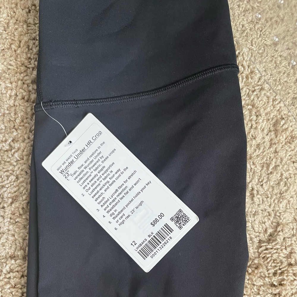NWT Wunder Under HR Crop 23” Black size 12